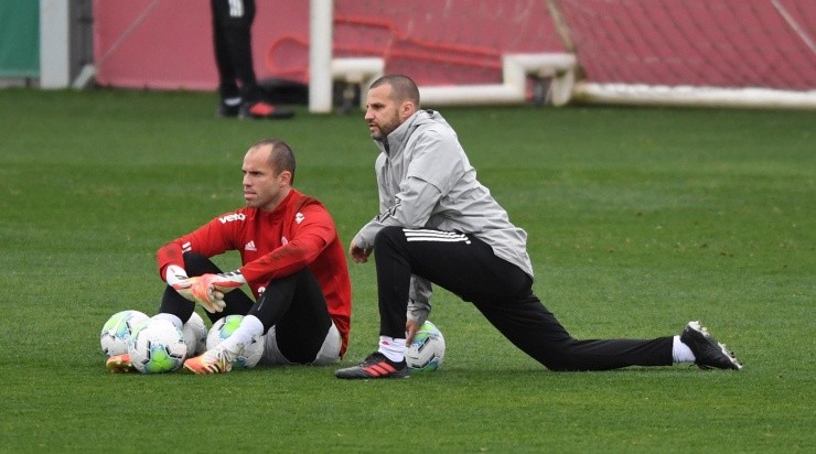 Lomba: ao lado do preparador de goleiros Daniel Pavan (Foto: Ricardo Duarte/Inter/Divulgação)