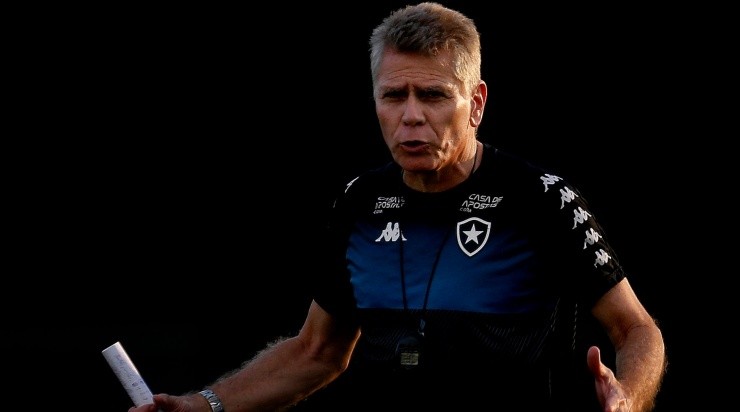 Autuori: esperando por reforços (Foto: Vitor Silva/Botafogo/Divulgação)