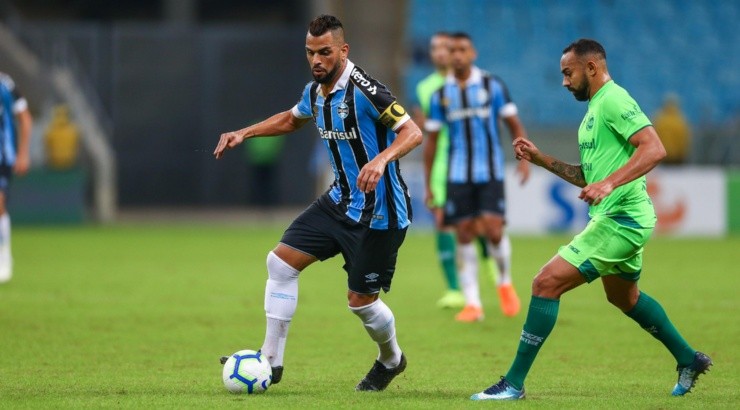 Maicon entra na vaga de Matheus Henrique – Foto: Lucas Uebel/Grêmio.