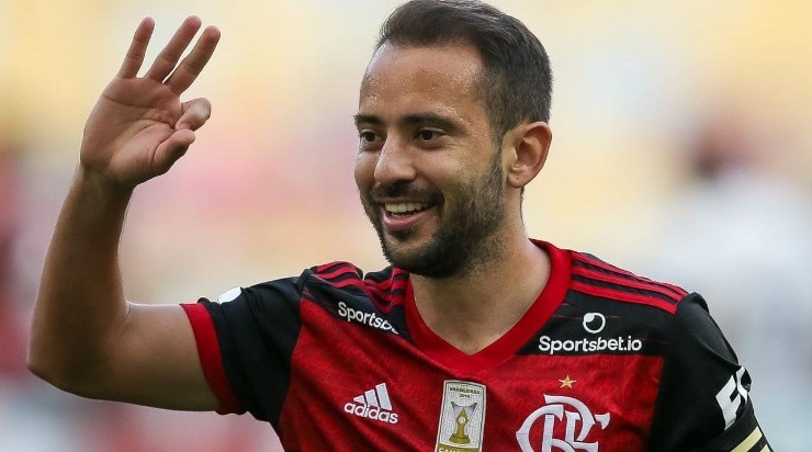 Everton Ribeiro: segue como dúvida (Foto: Getty Images)