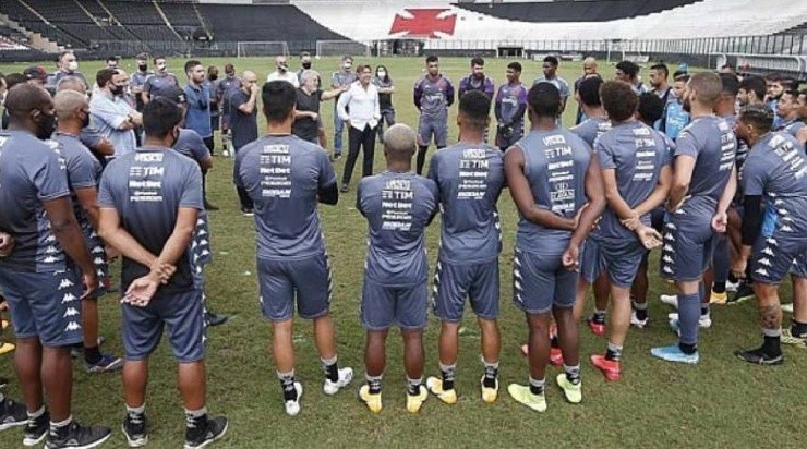 Treinador quer colocar o Vasco novamente nas primeiras posições - Foto: Rafael Ribeiro/Vasco.