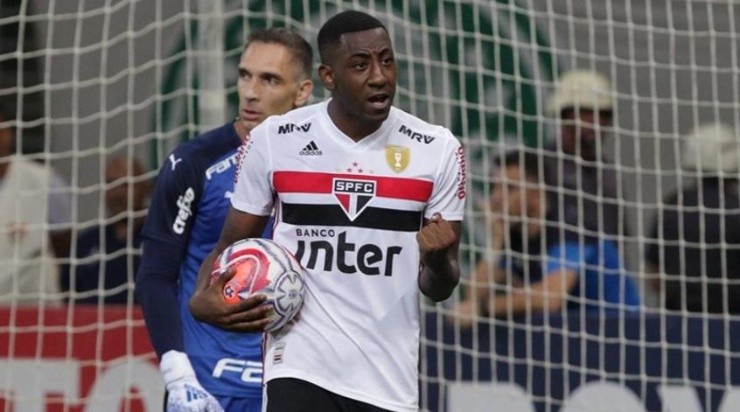 Carneiro perdeu espaço no São Paulo (Foto: Rubens Chiri/SPFC)