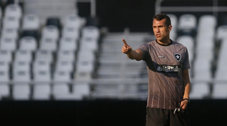 Bruno Lazaroni: time está encaminhado (Foto: Vitor Silva/Botafogo/Divulgação)