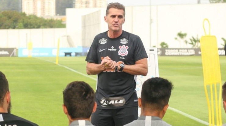Mancini venceu a Copa do Brasil pelo Paulista de Jundiaí - Foto: Rodrigo Coca/Corinthians. Mancini venceu a Copa do Brasil pelo Paulista de Jundiaí - Foto: Rodrigo Coca/Corinthians.