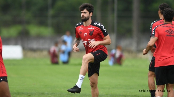 Canesin: pode entrar no time (Foto: Athletico/Divulgação)