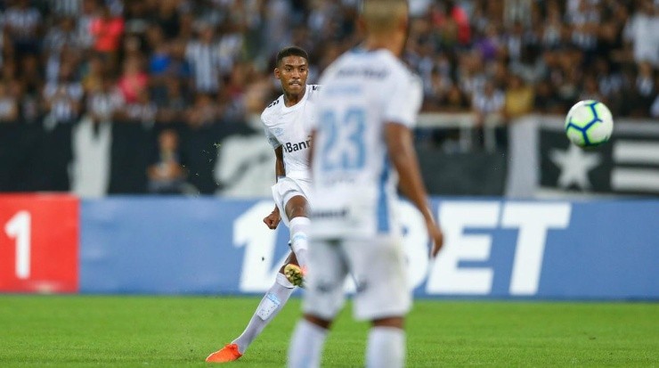 Meia fez mais uma ótima cobrança de falta - Foto: Lucas Uebel/Grêmio.