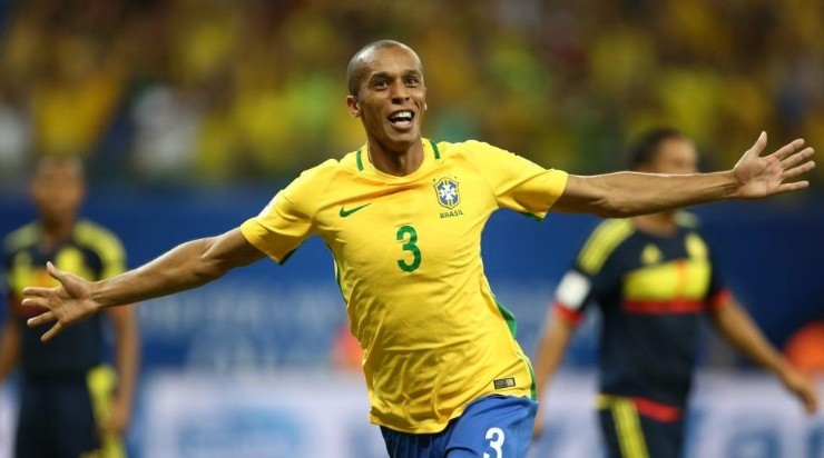 Miranda pode retornar para o São Paulo em 2021 – Foto: Getty Imagens