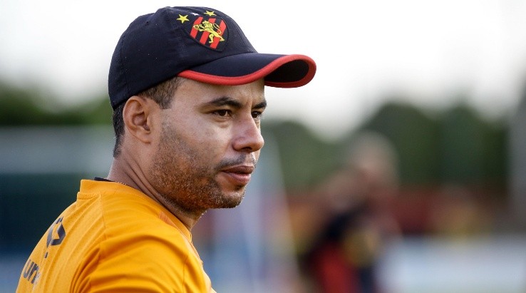 Jair: no aguardo de reforços (Foto: Divulgação/Site Oficial do Sport Recife)