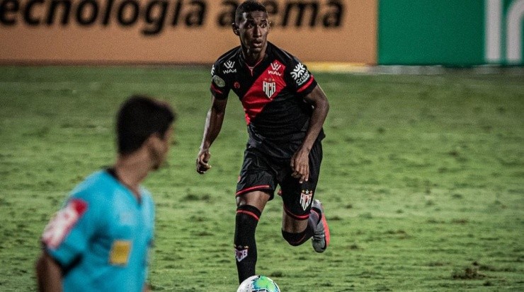 Lateral se destacou contra o Inter na Copa do Brasil - Foto: Heber Gomes/ACG.