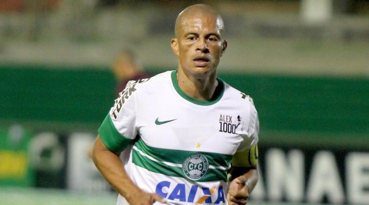 Jovem do Tricolor afirmou se inspirar em Alex - Foto: Divulgação/Coritiba.