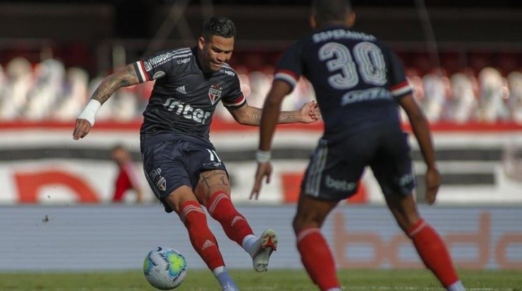 Luciano finaliza para empatar o jogo com o Vasco (Foto: Miguel Schincariol / saopaulofc.net / Divulgação)