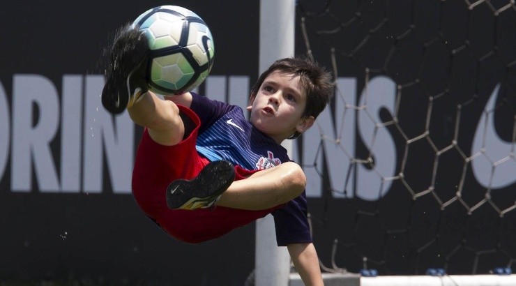 Garoto já demonstrou muita habilidade nos treinos do profissional - Foto: Divulgação/Corinthians.