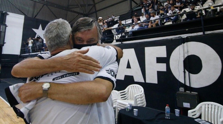 Durcesio Mello comemora a vitória no pleito de General Severiano – Foto: Botafogo – Divulgação
