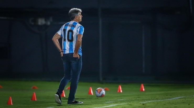 Renato homenageou Maradona usado a 10 do craque argentino:”Toda vez que conversei com ele, foi um grande amigo, tivemos momentos maravilhosos juntos. Que Deus o tenha e conforte seus familiares” – Foto – Grêmio – Divulgação