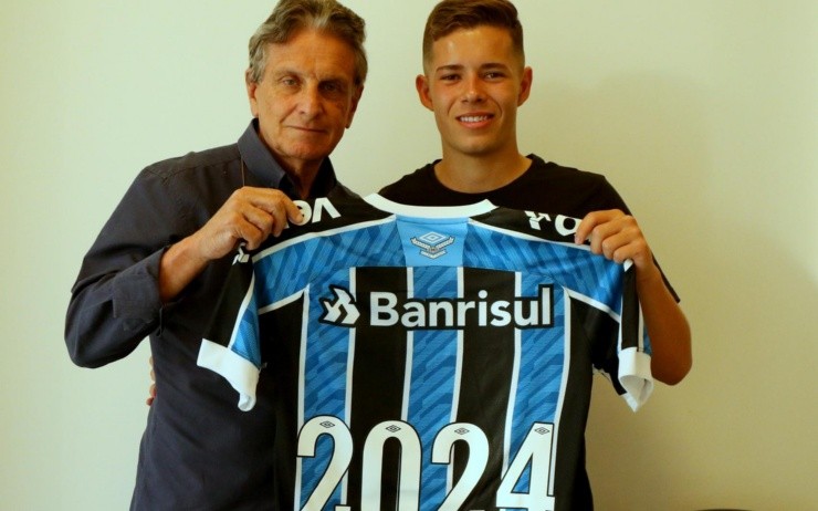 Vice Paulo Lucas e Pedro Lucas: jovem foi valorizado (Foto: Rodrigo Fatturi/Grêmio/Divulgação)
