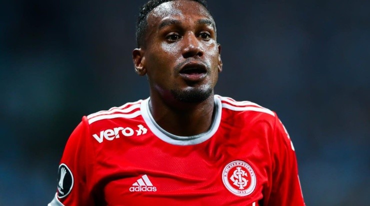 O volante Edenilson é baixa do Inter por Covid-19