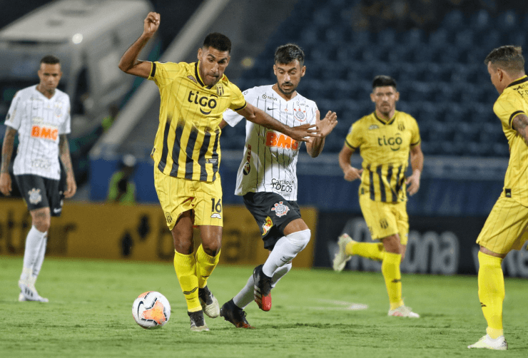 Guaraní em campo contra o Corinthians. (Foto: Getty Images)