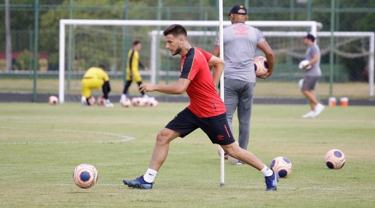 Barcia ficará um bom tempo afastado dos gramados -  Foto: Anderson Stevens/Sport.