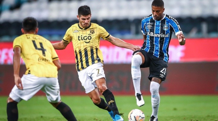 Jean Pyerre: sentiu dores contra o Guaraní-PAR (Foto: Lucas Uebel/Grêmio/Divulgação)