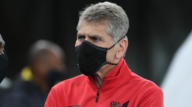 Autuori: trabalha em meio às baixas (Foto: Divulgação/Athletico)