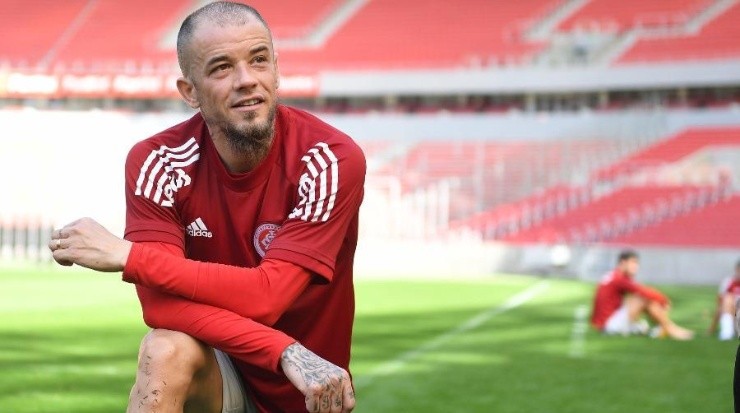 D’Ale pode aparecer como volante diante do Botafogo – Foto: Ricardo Duarte/Inter