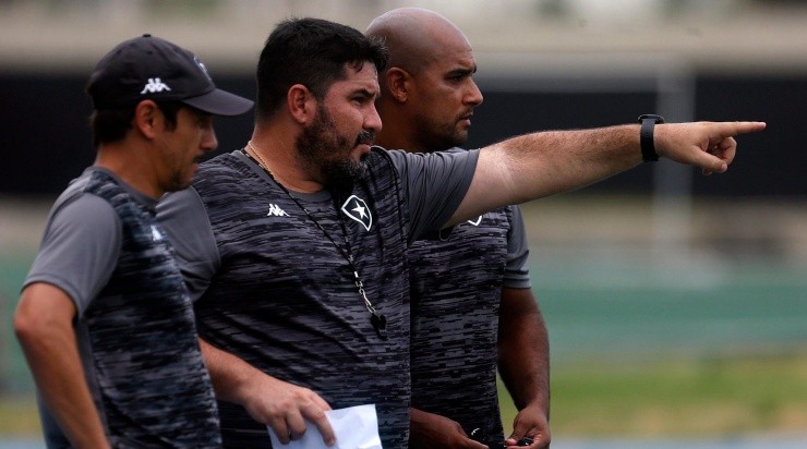 Eduardo Barroca vai de nova formação no time do Bota – Foto: Flickr – Botafogo