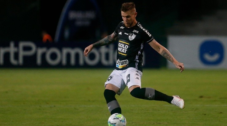 Zagueiro se manifestou em sua rede social - Foto: Vitor Silva/Botafogo.