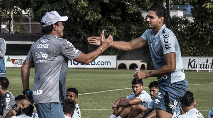 Cuca e Veríssimo: técnico não abre mão do zagueiro (Foto: Ivan Sartori/Santos/Divulgação)