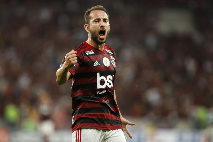 Éverton Ribeiro pode ajudar o Flamengo a seguir bem na tabela. (Foto: Getty Images)