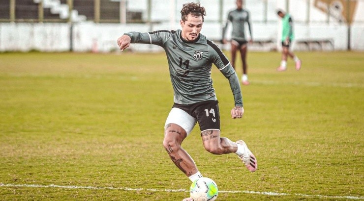 Jogador desperta interesse de vários clubes brasileiros - Foto: Felipe Santos/Ceará.