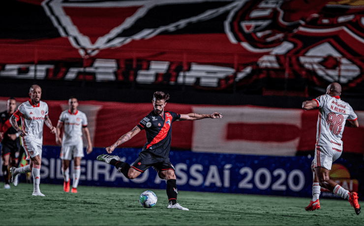 Atlético em jogo contra o Inter. (Foto: Getty Images)