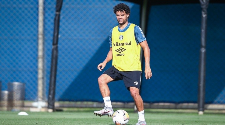 Ferraz: será reavaliado (Foto: Lucas Uebel/Grêmio/Divulgação)
