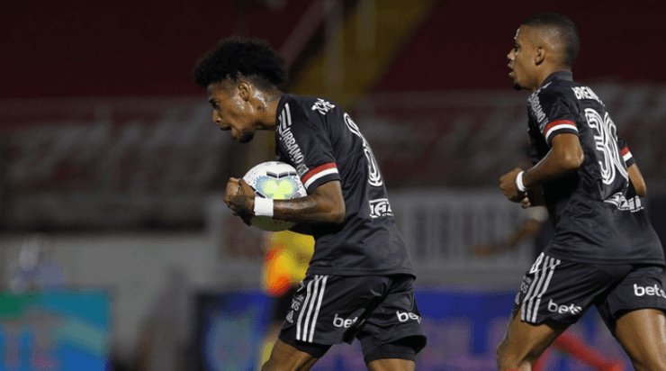 Tchê Tchê: marcou na derrota fora de casa (Foto: Rubens Chiri / saopaulofc.net / Divulgação)