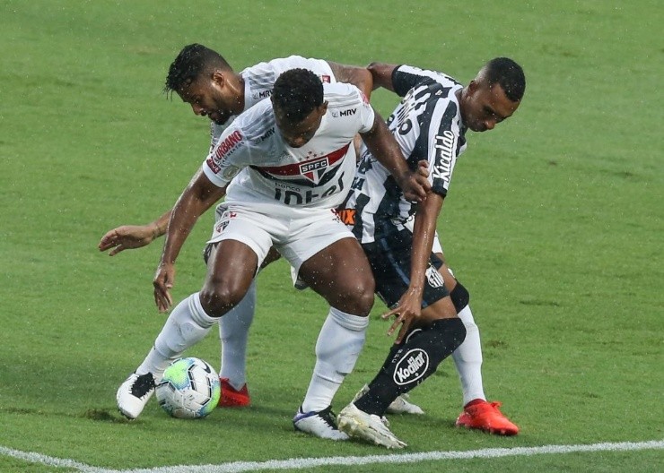 Líder da competição, São Paulo teve a primeira derrota no Morumbi no Campeonato Brasileiro. (Foto: Getty images)