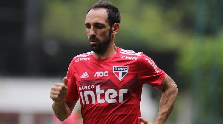 Lateral retornou normalmente diante do Santos - Foto: Rubens Chiri/SPFC.