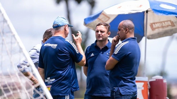 Felipão e Deivid em conversam com o André Mazzuco, executivo de futebol da Raposa:Foto: Bruno Haddad – Cruzeiro Esporte Clube
