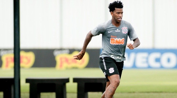 Gil reforça a equipe após cumprir suspensão - Foto: Rodrigo Coca/Corinthians.