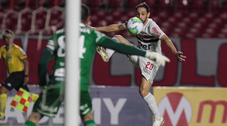 Juanfran não deve permanecer no clube - Foto: Rubens Chiri/SPFC.