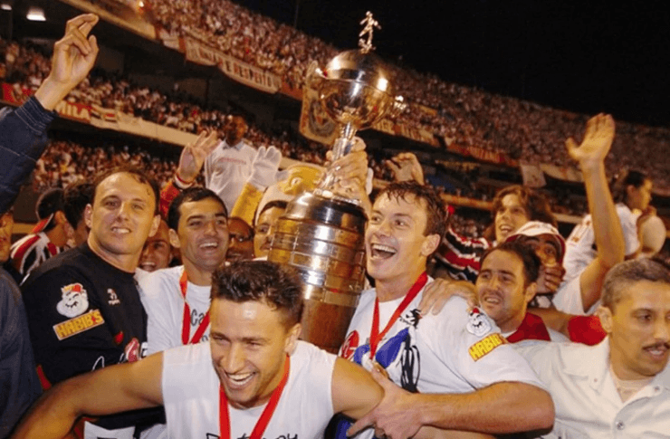 São Paulo comemora título da Libertadores. (Foto: Reprodução/Twitter) São Paulo comemora título da Libertadores. (Foto: Reprodução/Twitter)