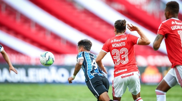 Possível pênalti em Ferreira não foi checado no VAR - Foto: Lucas Uebel/Grêmio.