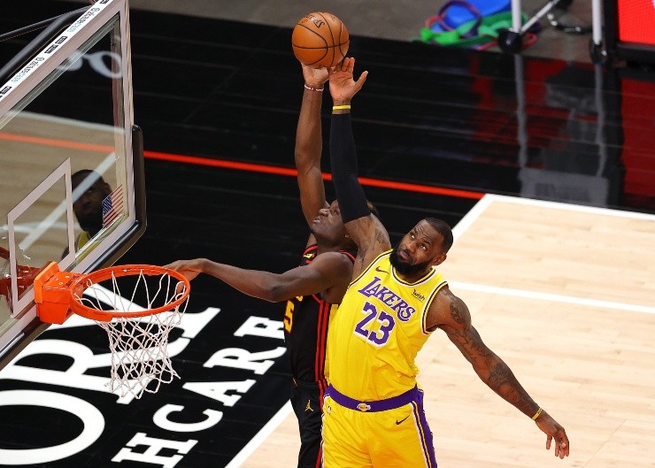 Le Bron em jogo contra o Atlanta Haws. (Atlanta HawsFoto: Getty Images)