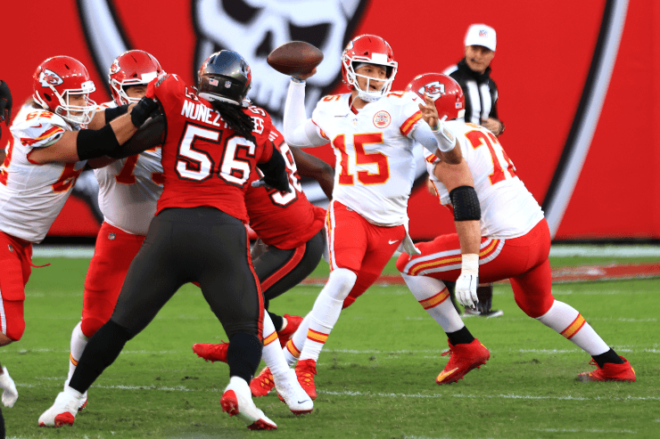 Chiefs vs Bucs em jogo da temporada regular. (Foto: Getty Images)