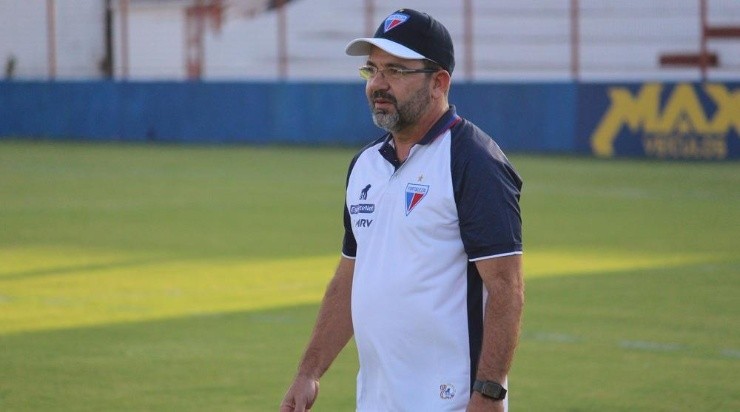 Enderson Moreira: recuperado da Covid-19 e de volta à beira do gramado (Foto: Bruno Oliveira/Fortaleza EC/Divulgação)