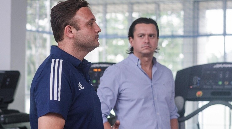 Mazzuco e presidente Sérgio Rodrigues: dupla trabalha para qualificar elenco celeste (Foto: Gustavo Aleixo/Cruzeiro/Divulgação)