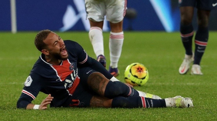 Neymar se machucou contra o Caen e não jogará as partidas contra o Barcelona. Foto: Getty Images