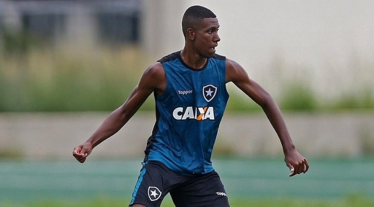 Kanu é considerado um jovem com potencial - Foto: Vitor Silva/Botafogo.
