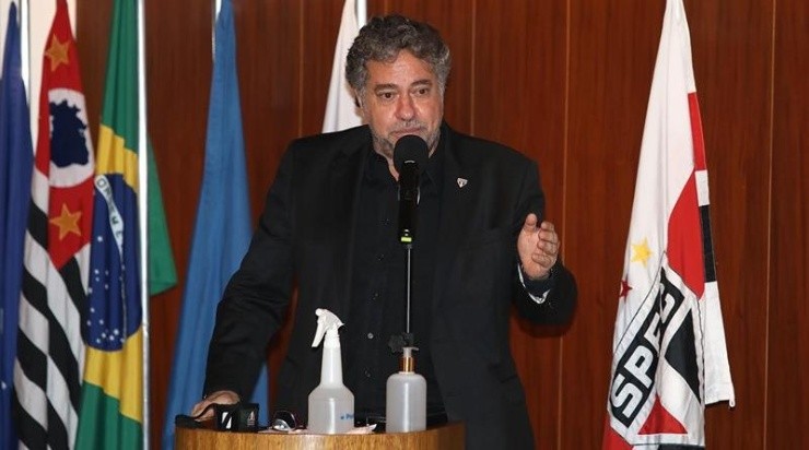 Julio Casares: presidente avalia abrir os cofres para fechar com Diego Costa (Foto: Rubens Chiri/saopaulofc.net/Divulgação)