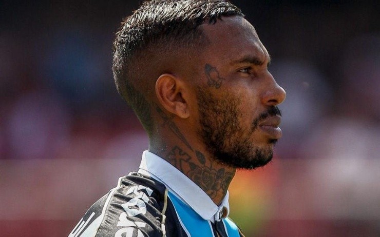 Paulo Miranda: pode 'roubar' vaga de Braz na equipe (Foto: Getty Images)