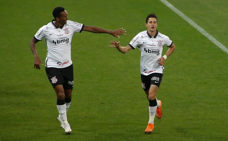 Corinthians precisa vencer o Santos para seguir na luta por uma vaga na Libertadores. (Foto: Getty Images) Corinthians precisa vencer o Santos para seguir na luta por uma vaga na Libertadores. (Foto: Getty Images)