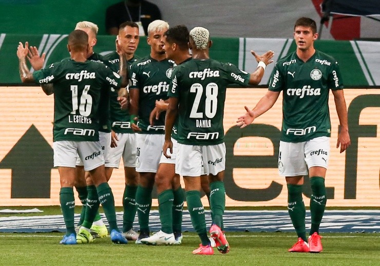 Palmeiras festeja gol no Allianz Parque. (Foto: Getty Images)